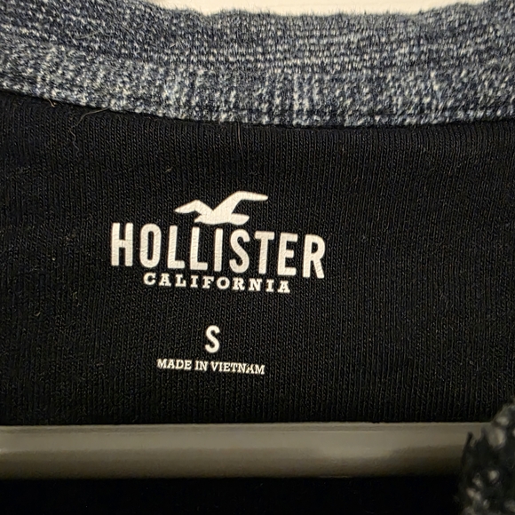 Hollister Men's Heathered Navy Long Sleeve Henley - Picture 2 of 4
